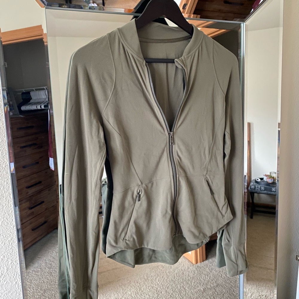 Excellent condition, green size 4